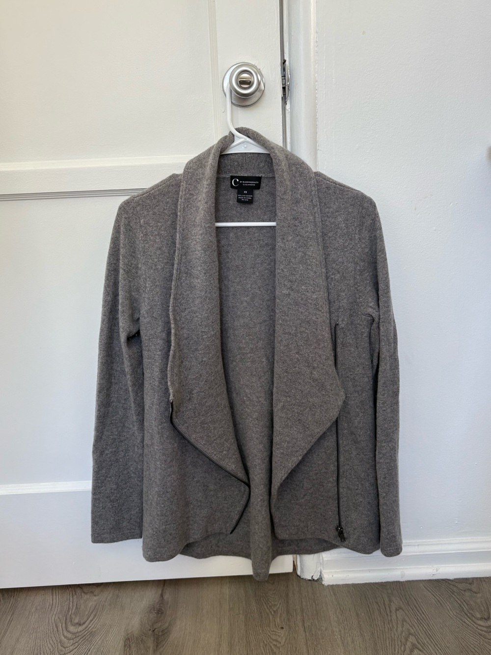 Bloomingdale’s Cashmere Gray Zip Up Cardigan